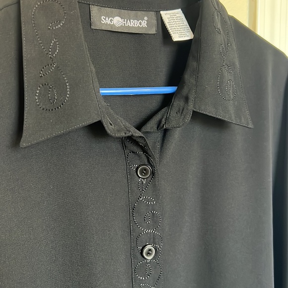 Embroidered black button down collard tunic length shirt XL easy care - Picture 6 of 7